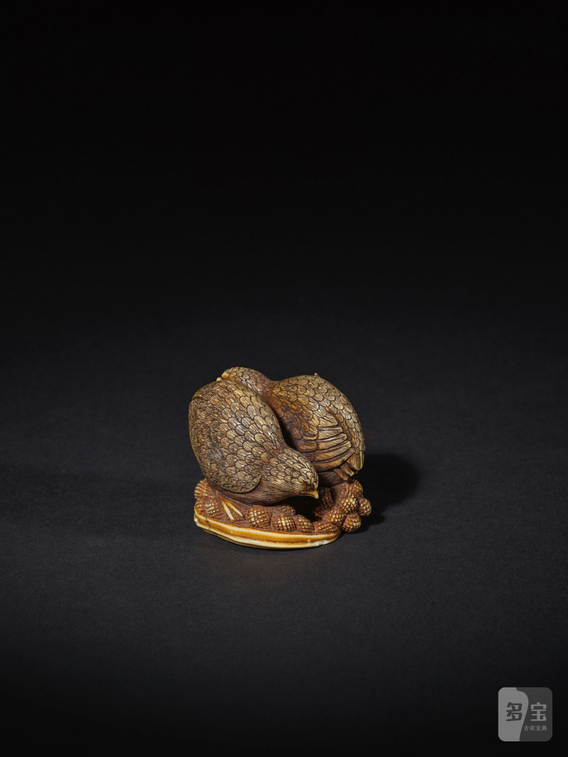 象牙彫根付 双鶉 伝正民 銘「岡友」 19世紀後期 | NETSUKE EN IVOIRE REPRÉSENTANT DEUX CAILLES SUR DES ÉPIS DE MILLET - 图3